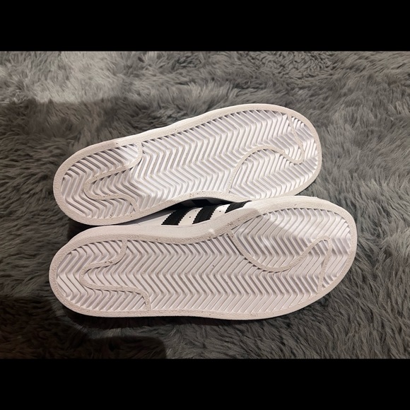 White adidas superstar black stripe - Picture 2 of 6